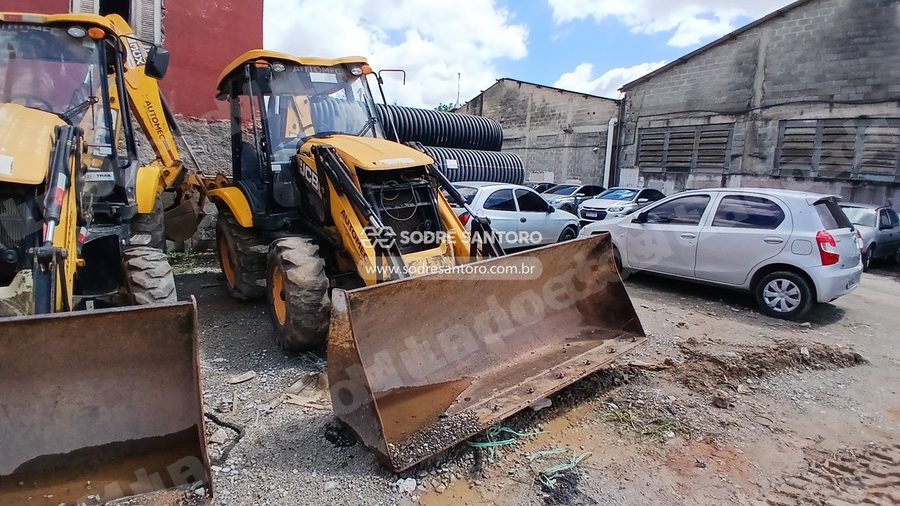 Mr Trator De Rodas (Retroescavadeira) Jcb 3 2017 em leilão em Cotia/SP