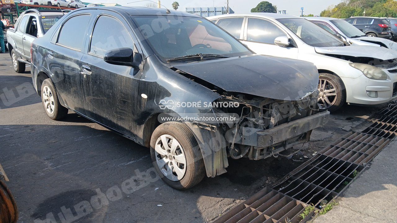 Toyota Etios Sd Xs 2016 em leilao em Brasil
