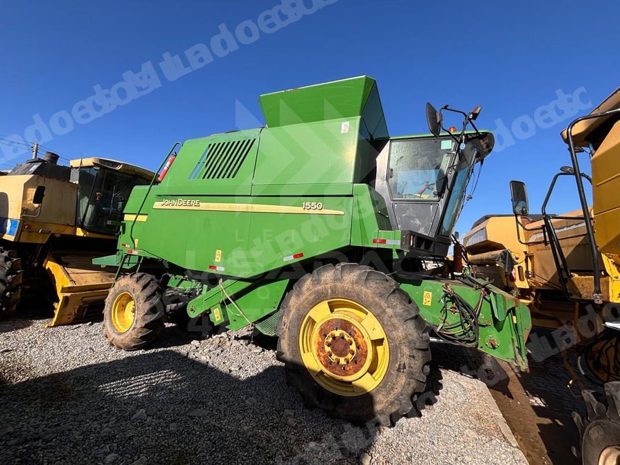 Máquina agrícola 2002 em leilão em Lavras do Sul/RS
