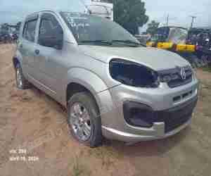 Fiat Uno 2017 em leilão em Brasil
