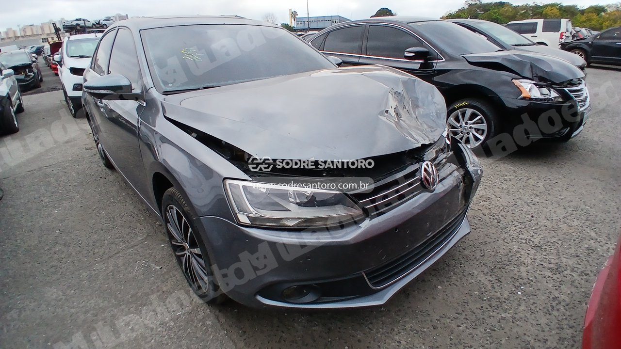 Volkswagen Jetta 2.0T 2014 em leilão em Brasil