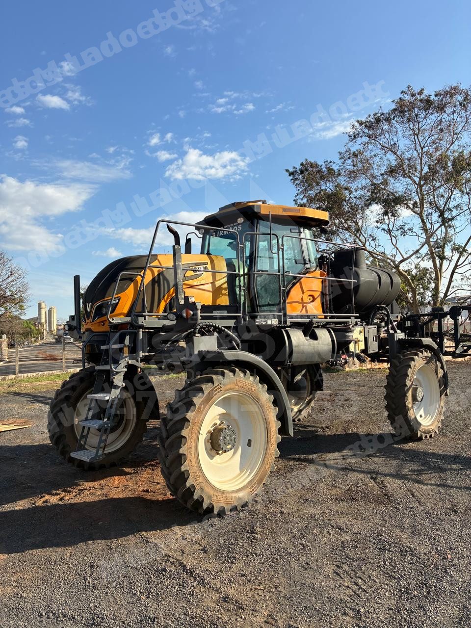 Máquina agrícola 2021 em leilão em Ribeirão Pires/SP