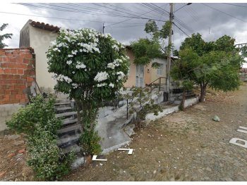 Imovel de 80 m2 em leilao em Santa Quitéria/CE