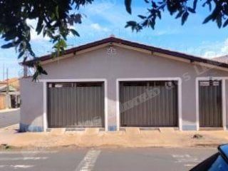 Casa de 213 m2 em leilão em Aramina/SP