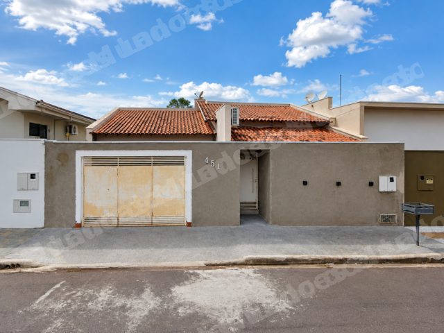 Casa de 330 m2 em leilão em Adamantina/SP