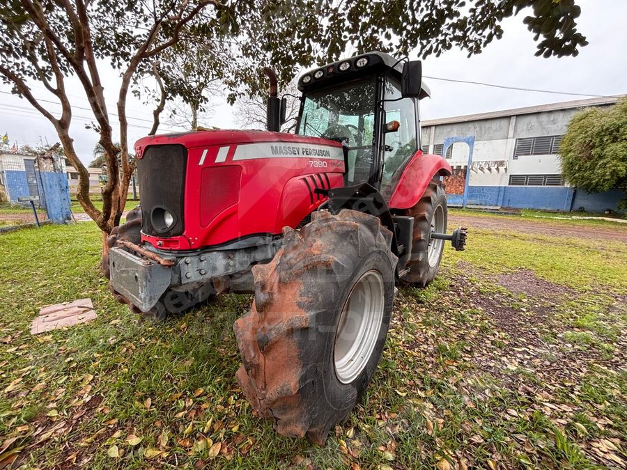 Máquina agrícola 2011 em leilão em Cacequi/RS