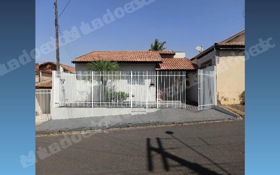 Casa de 200 m2 em leilão em Guapiaçu/SP