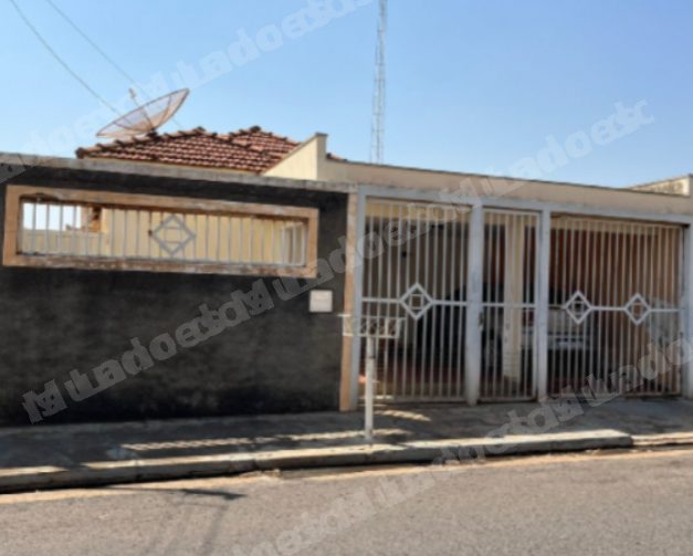 Casa de 400 m2 em leilao em Promissão/SP