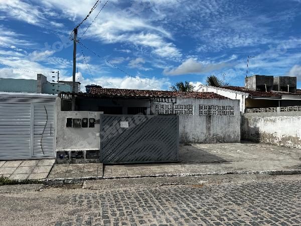 Casa em leilao em A/PB