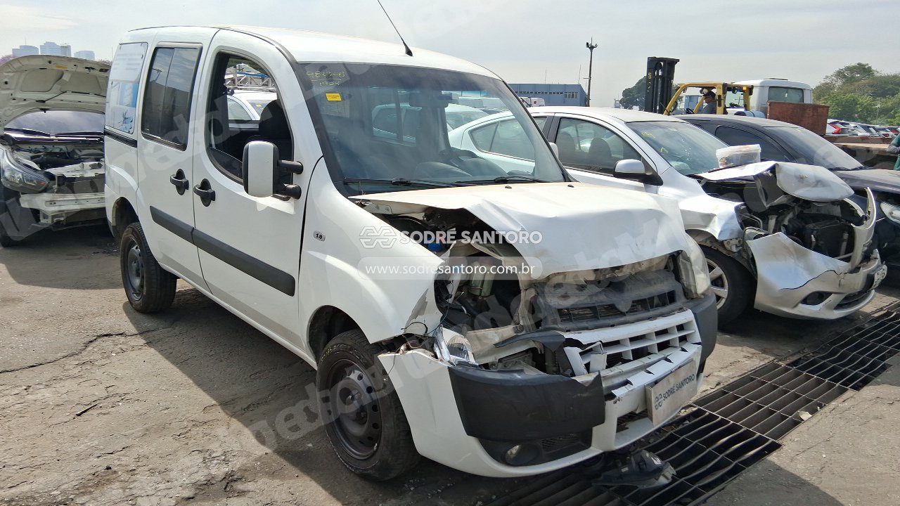 Fiat Doblo Essence 1.8 2013 em leilao em Brasil