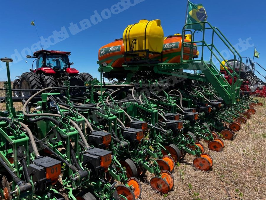 Máquina agrícola 2022 em leilão em Brasil
