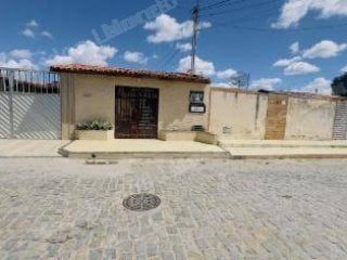 Casa de 253 m2 em leilao em Feira de Santana/BA