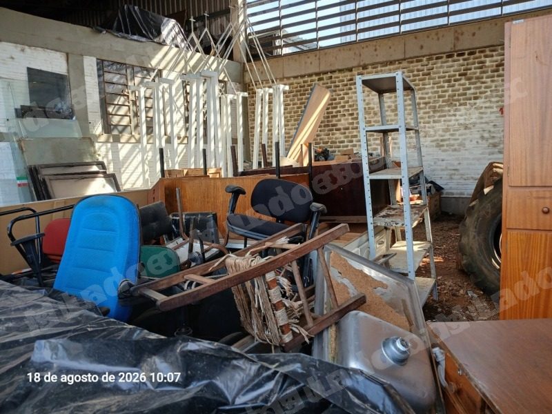 Móveis em leilão em Brasil - Lote 16