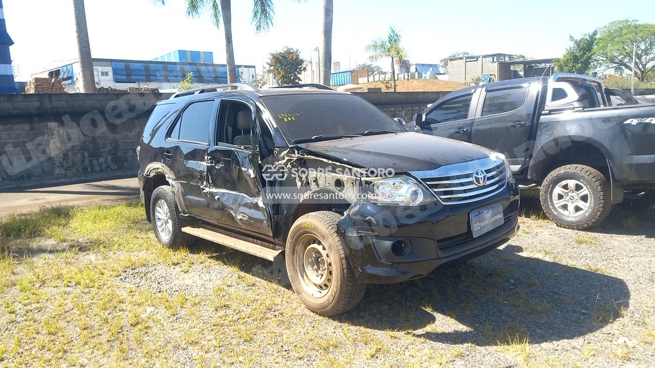Toyota Hilux Sw4 4X2Sr 2015 em leilão em Monte Mor/SP