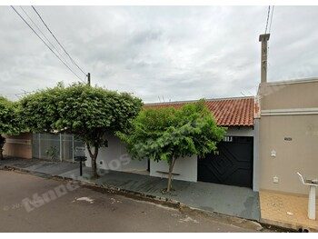 Casa de 175 m2 em leilão em Birigui/SP