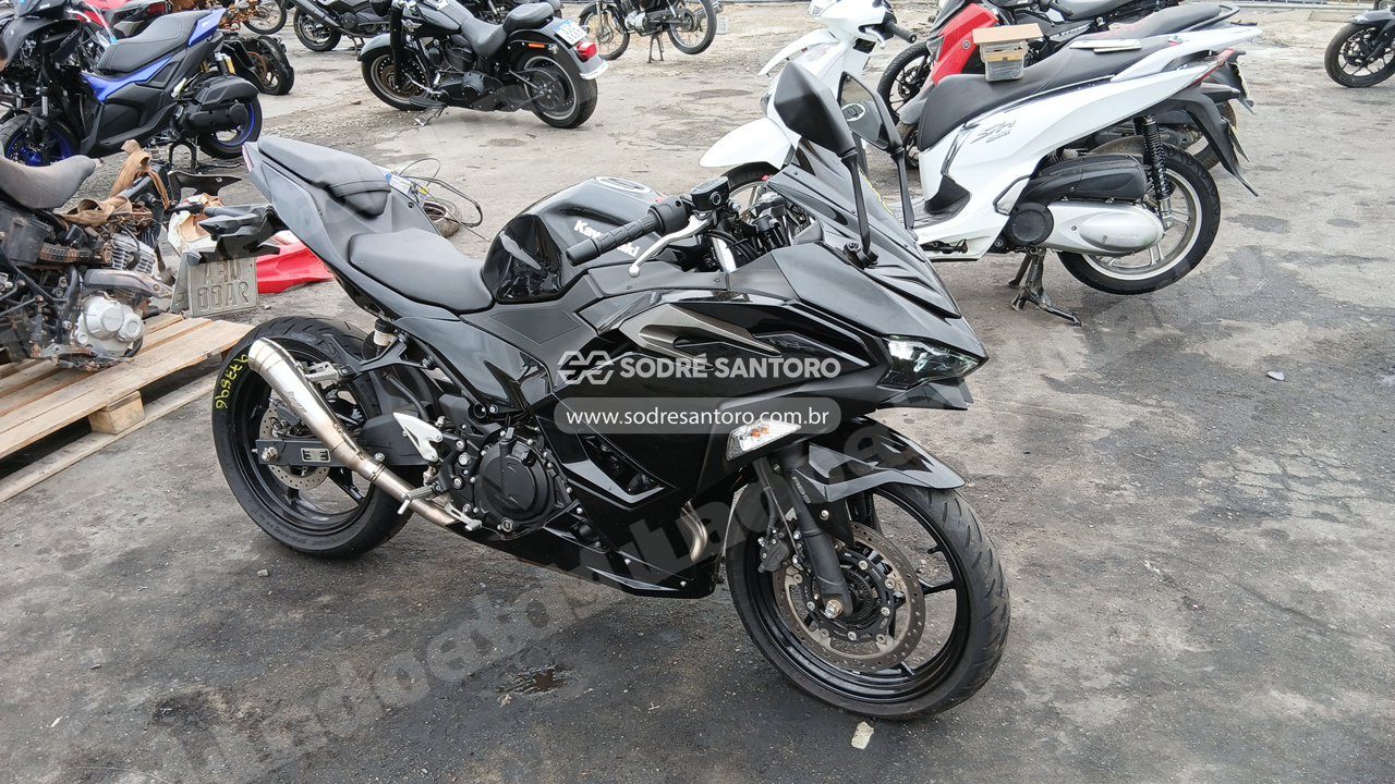 Kawasaki Ninja 500 2025 em leilao em Brasil