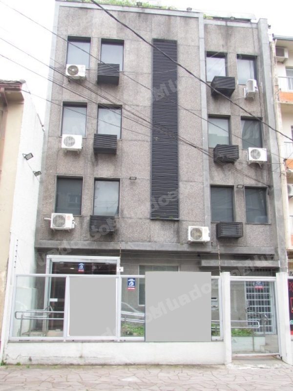 Imóvel comercial de 1083 m2 em leilão em Brasil