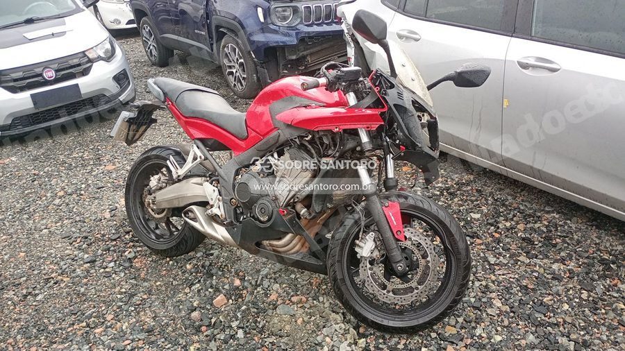 Honda Cbr 650F 2015 em leilão em São José dos Pinhais/PR