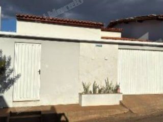 Casa de 67 m2 em leilão em Ibiassucê/BA