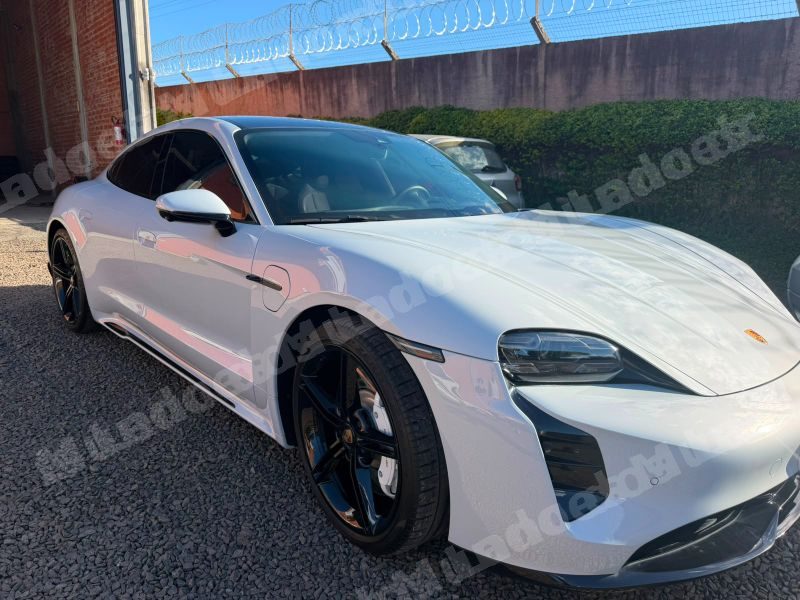 Porsche Taycan 2023 em leilão em Criciúma/SC - Lote 1
