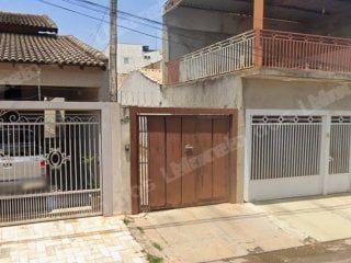 Casa de 126 m2 em leilão em Lins/SP