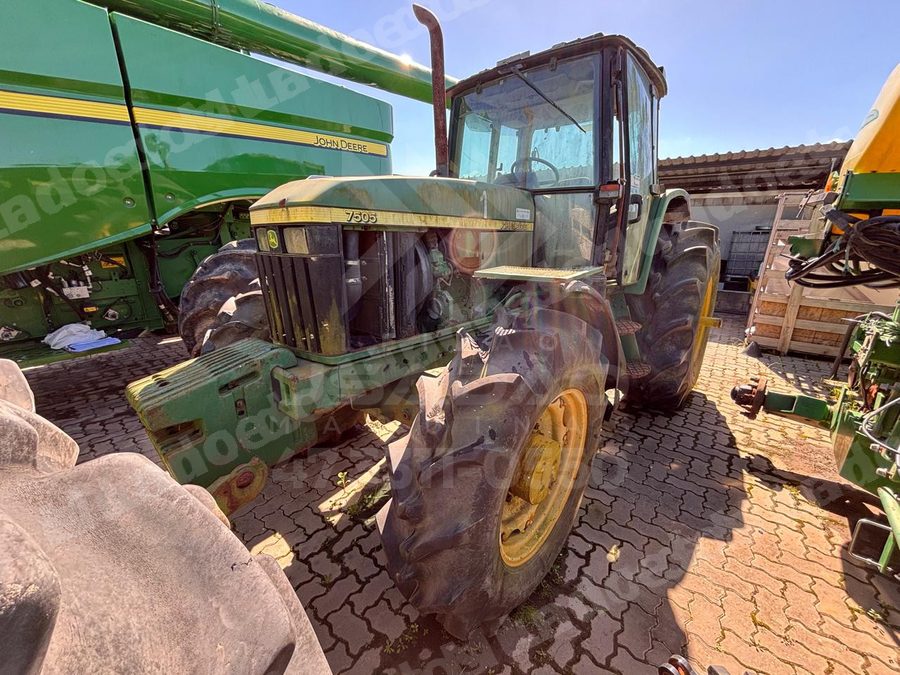 Máquina agrícola 2003 em leilão em Lavras do Sul/RS