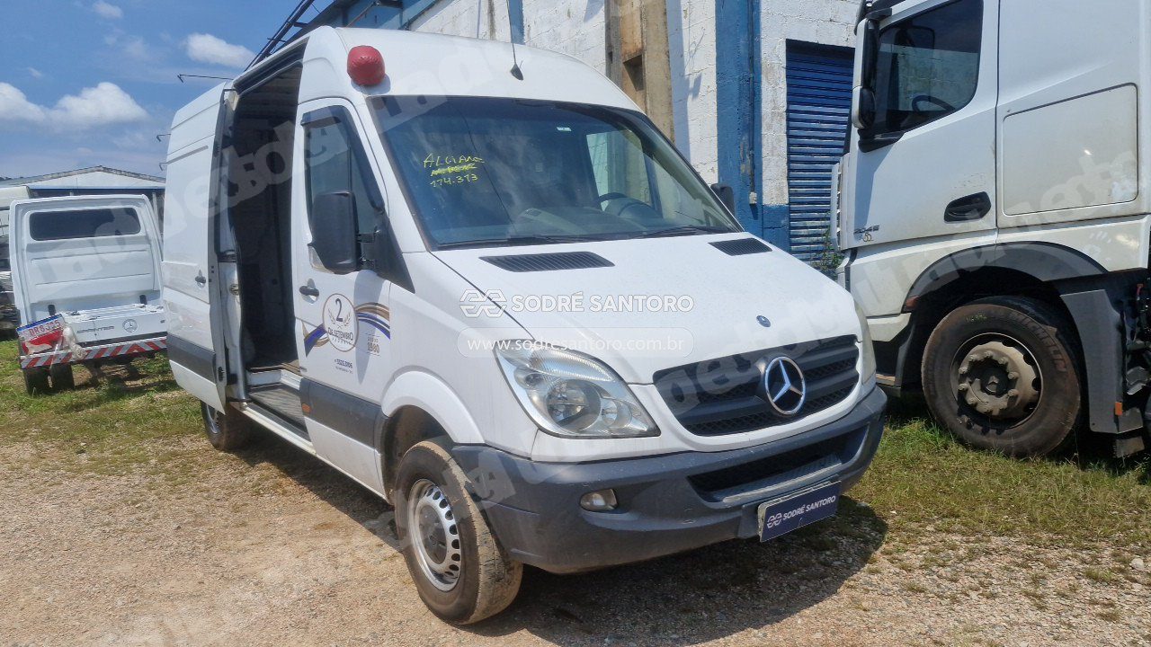 Mercedes-Benz 311Cdistreetf 2013 em leilão em São José dos Pinhais/PR