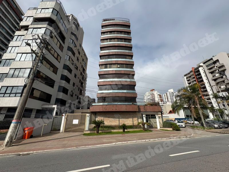 Apartamento de 141 m2 em leilão em Florianópolis/SC