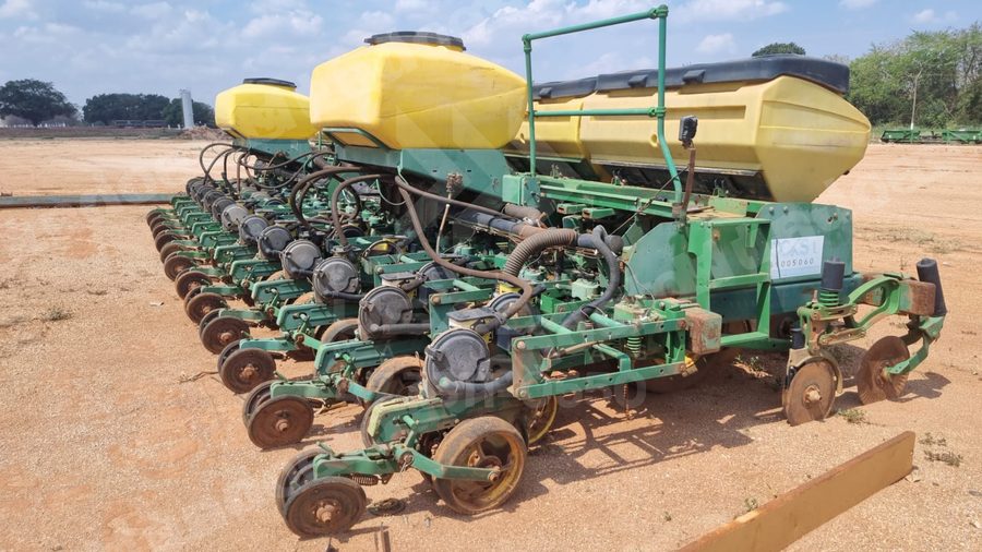Máquina agrícola 2013 em leilão em Matupá/MT