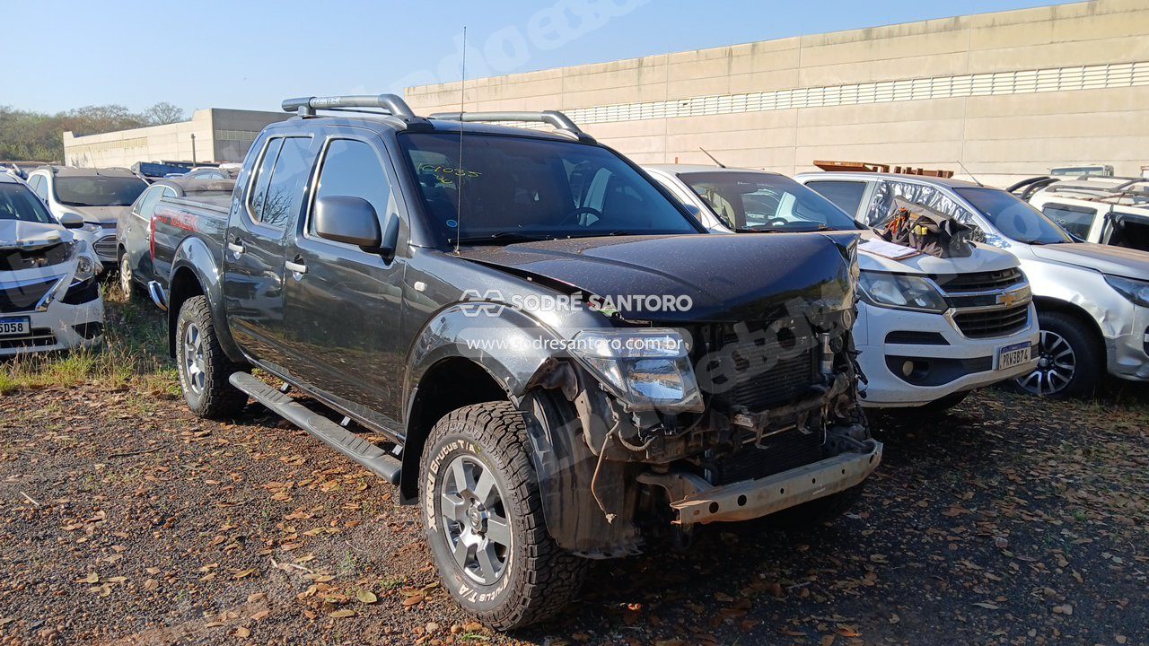 Nissan Frontier Svatk 2015 em leilao em Ribeirão Preto/SP