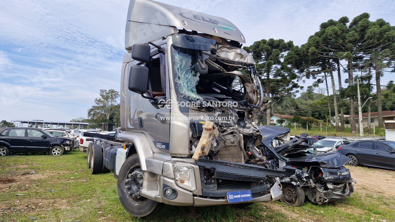Volvo em leilao em São José dos Pinhais/PR