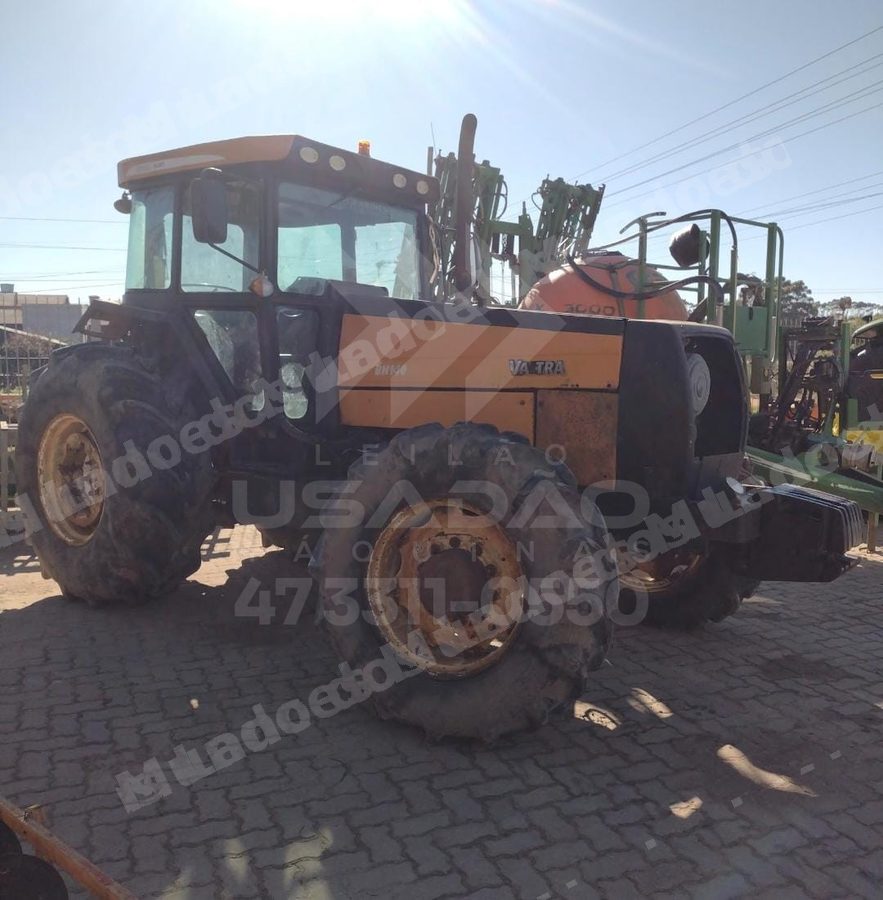 Máquina agrícola 2003 em leilão em Lavras do Sul/RS
