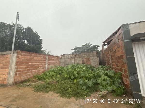 Casa em leilao em E/MG