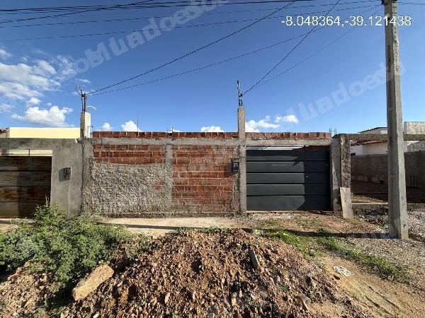 Casa em leilao em O/PE