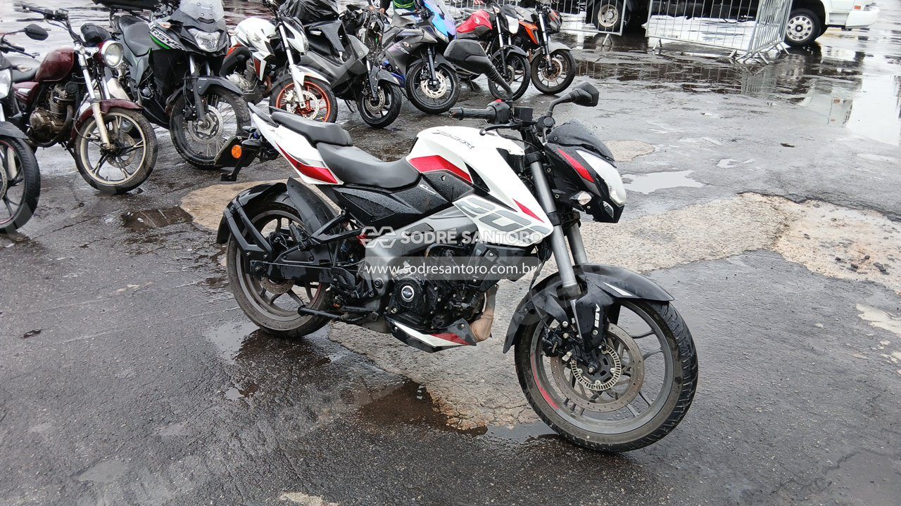 Bajaj Dominar D200 2025 em leilão em Brasil