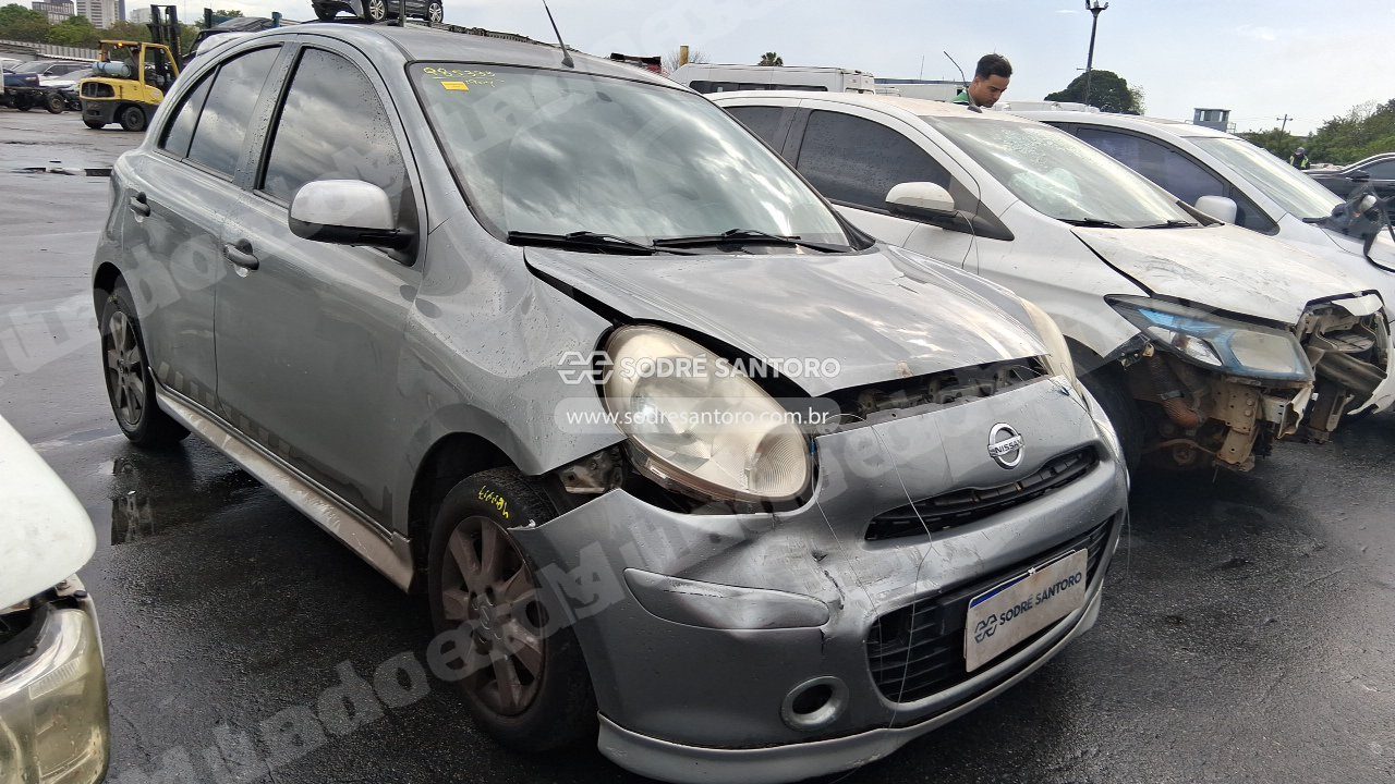 Nissan March 16Sr Flex 2013 em leilão em Brasil
