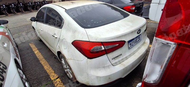 Kia Cerato 2013 em leilao em Balneário Camboriú/SC