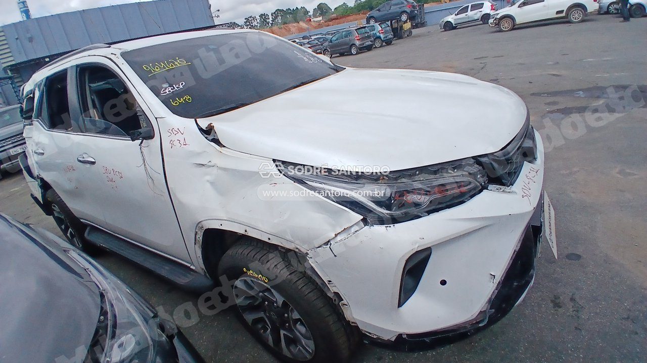 Toyota Hilux 2024 em leilao em Brasil