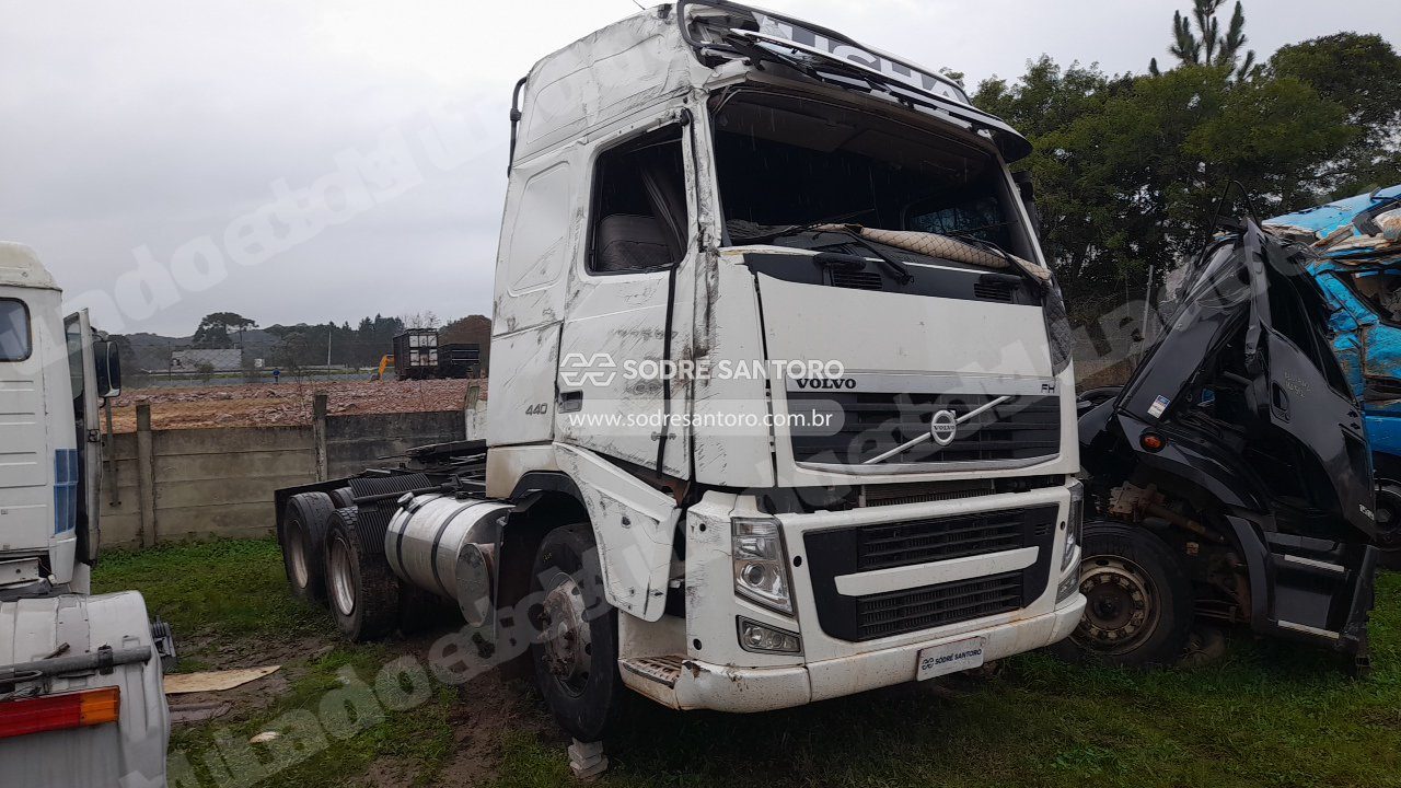 Volkswagen Fh 440 6X2T 2011 em leilao em São José dos Pinhais/PR
