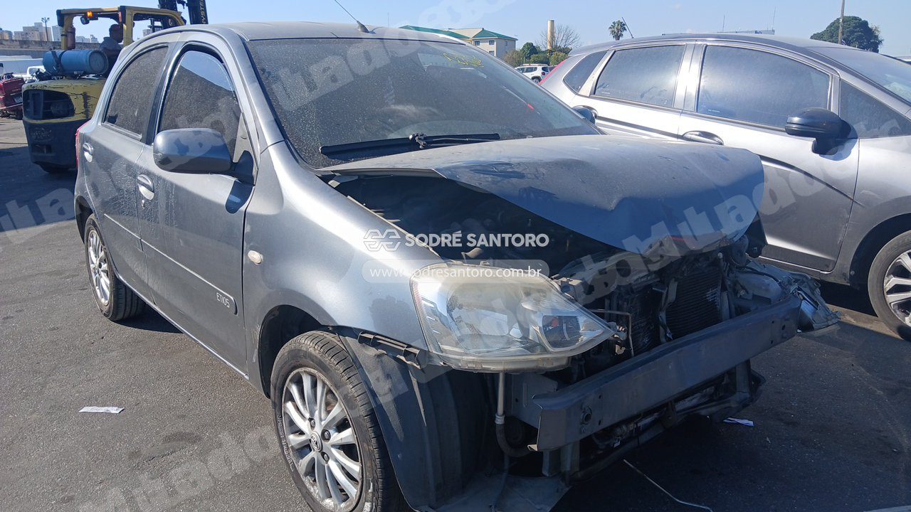 Toyota Etios Hb Xls 2013 em leilão em Brasil