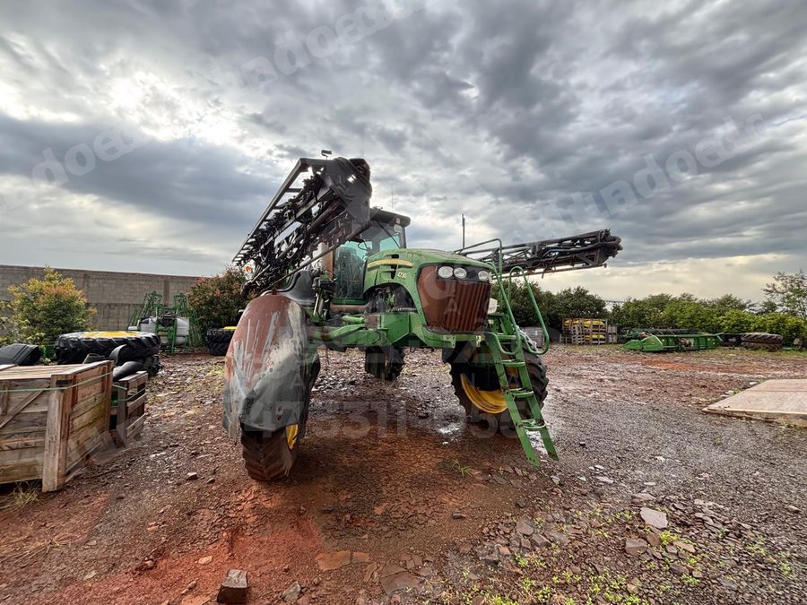 Máquina agrícola 2010 em leilão em Alegrete/RS