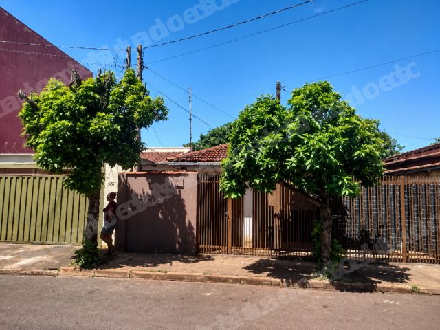 Casa de 435 m2 em leilão em Guará/SP