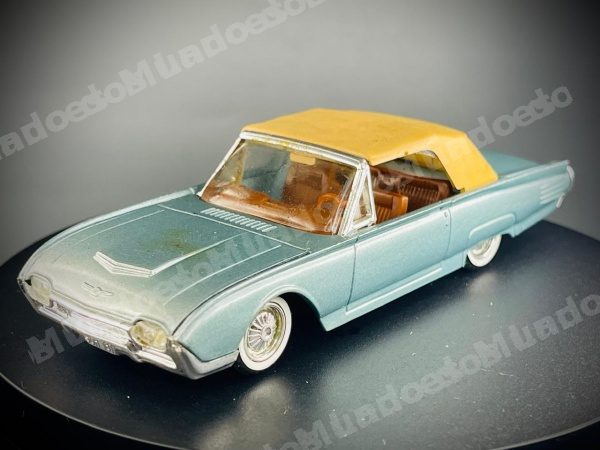 Ford Thunderbird 1961 em leilão em Petrópolis/RJ