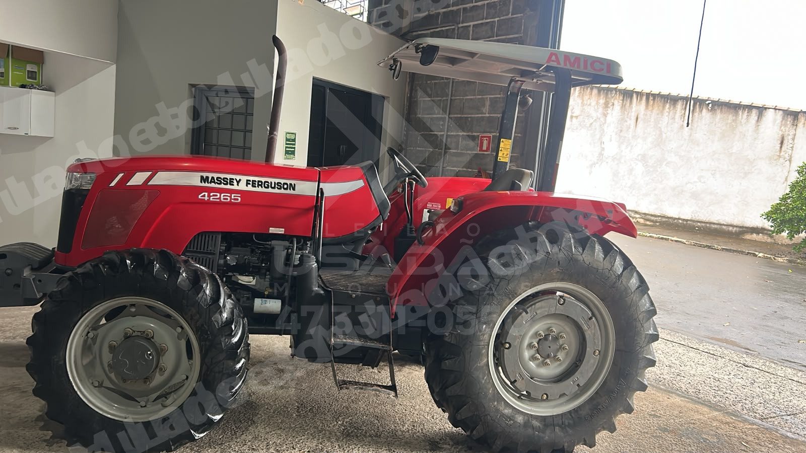 Máquina agrícola 2016 em leilão em Cotia/SP