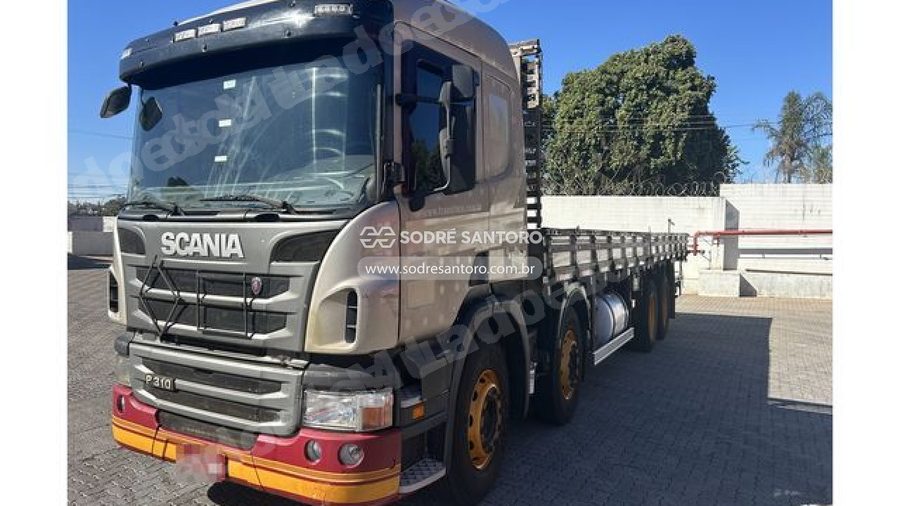 Scania P 310 B8X2 2013 em leilão em Batatais/SP