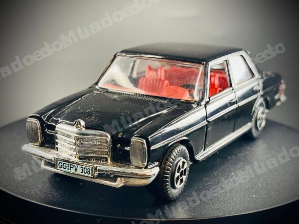 Mercedes 240 em leilão em Petrópolis/RJ