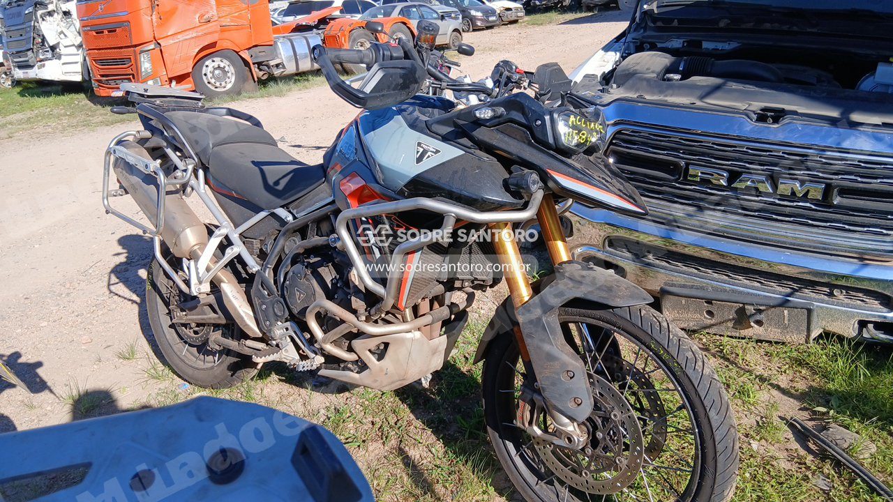 Triumph Tiger 900 Desert 2026 em leilão em São José dos Pinhais/PR