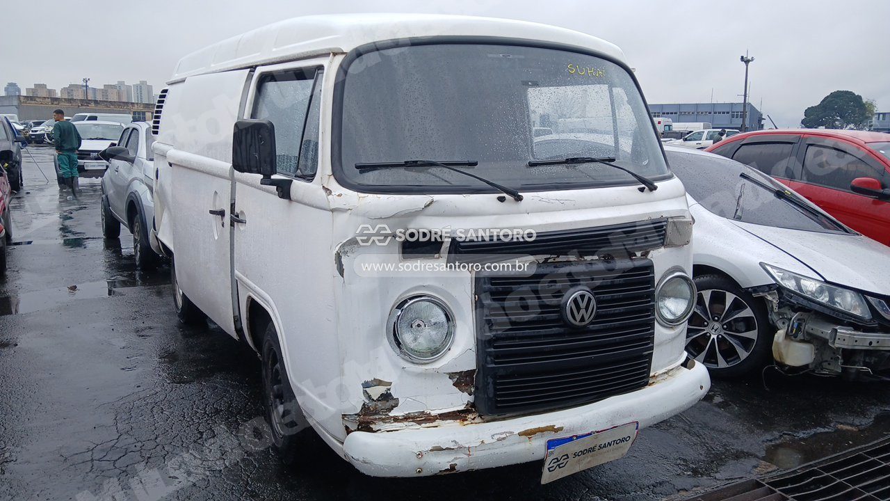 Volkswagen Kombi Furgao 2009 em leilão em Brasil