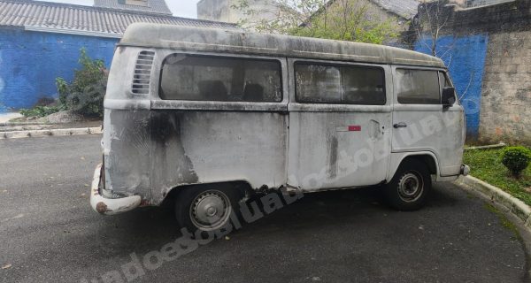 Volkswagen Kombi 2001 em leilao em Curitiba/PR