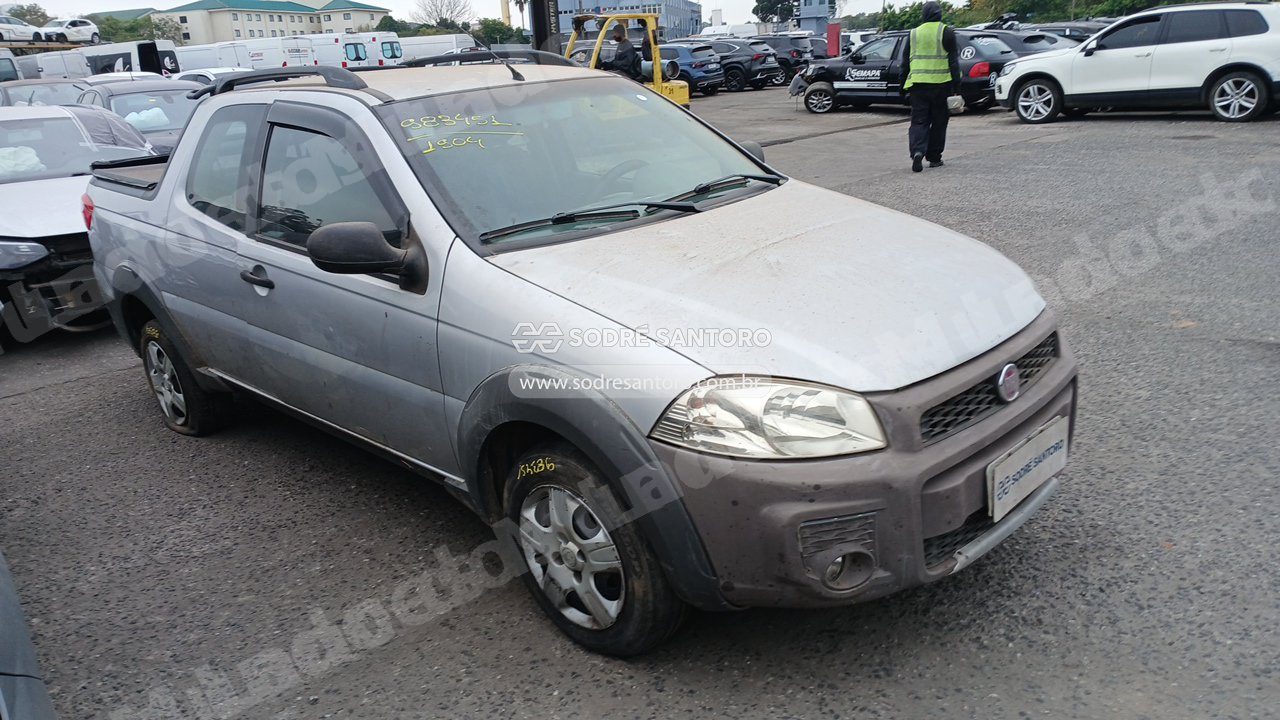 Fiat Strada Working Cd 2014 em leilão em Brasil